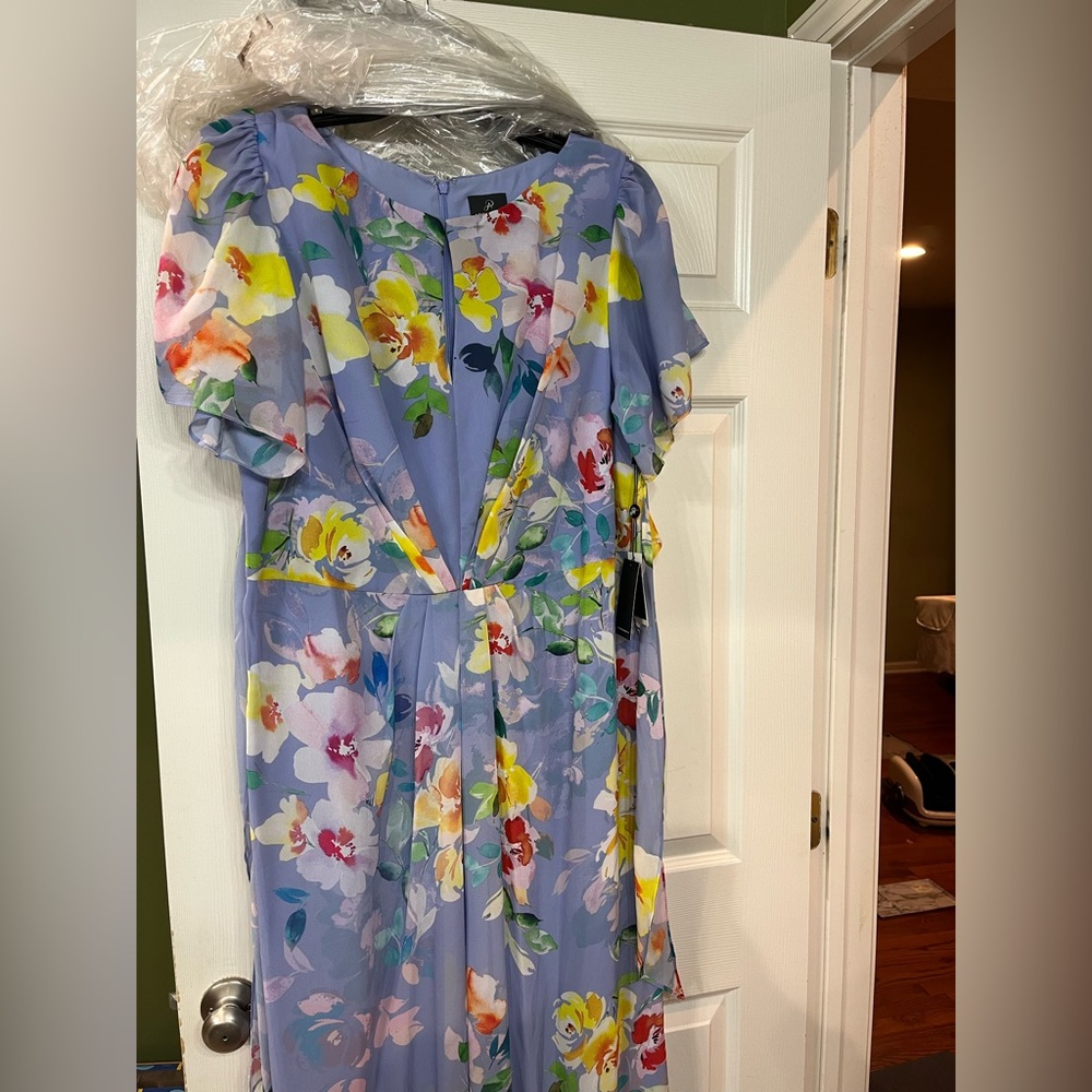Beautiful Adrianna Papell floral dress